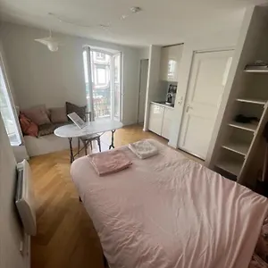 Nice Studio Overlooking The Notre Dame Cathedral Appartement